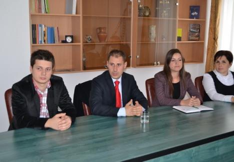 Studenţii de la Partium, chemaţi la practică de un an la firmele din Oradea